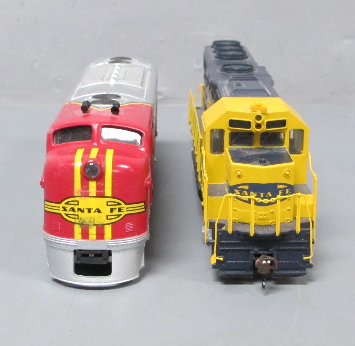 Bachmann 00501 Santa Fe Digital Commander HO Gauge Diesel Starter Train Set