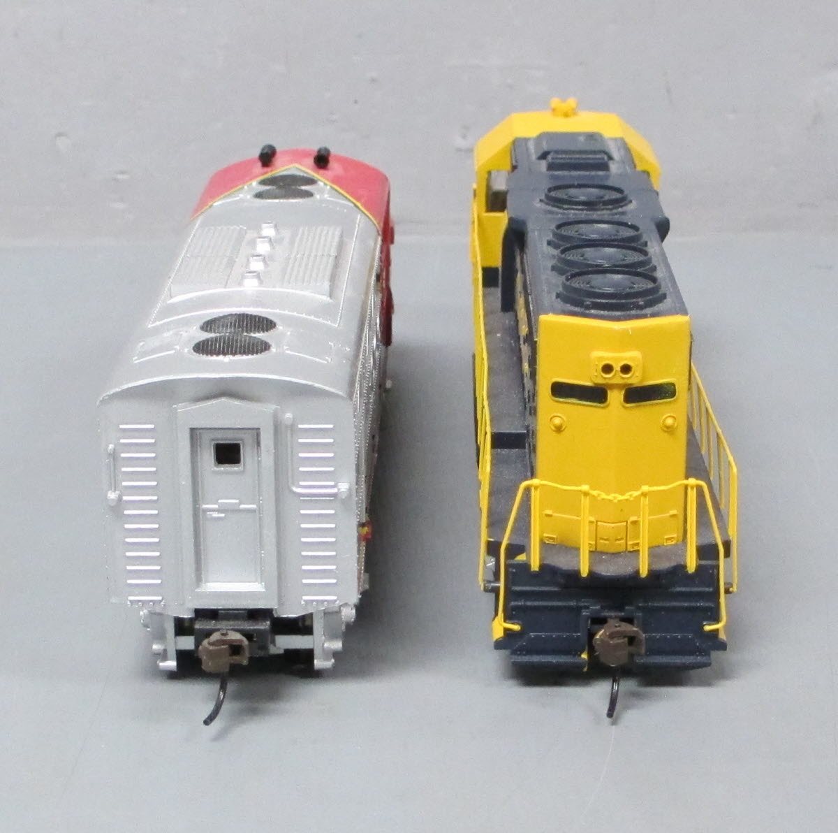 Bachmann 00501 Santa Fe Digital Commander HO Gauge Diesel Starter Train Set