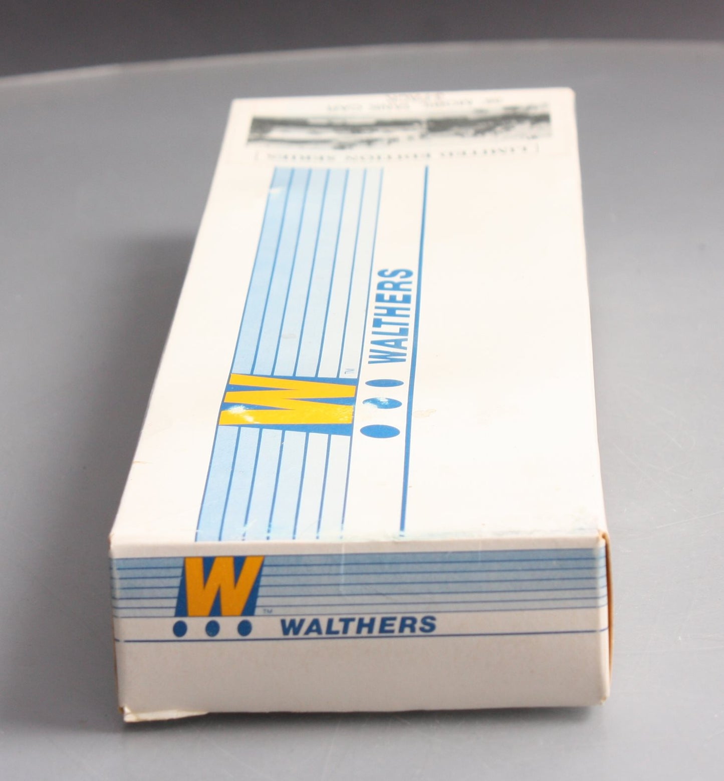 Walthers 932-9084 HO Limited Edition Series 36'' Mobil Tank Car Kit (Pack of 3)