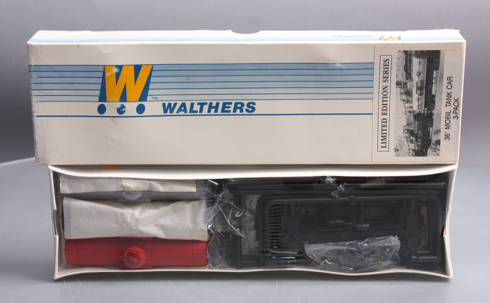 Walthers 932-9084 HO Limited Edition Series 36'' Mobil Tank Car Kit (Pack of 3)