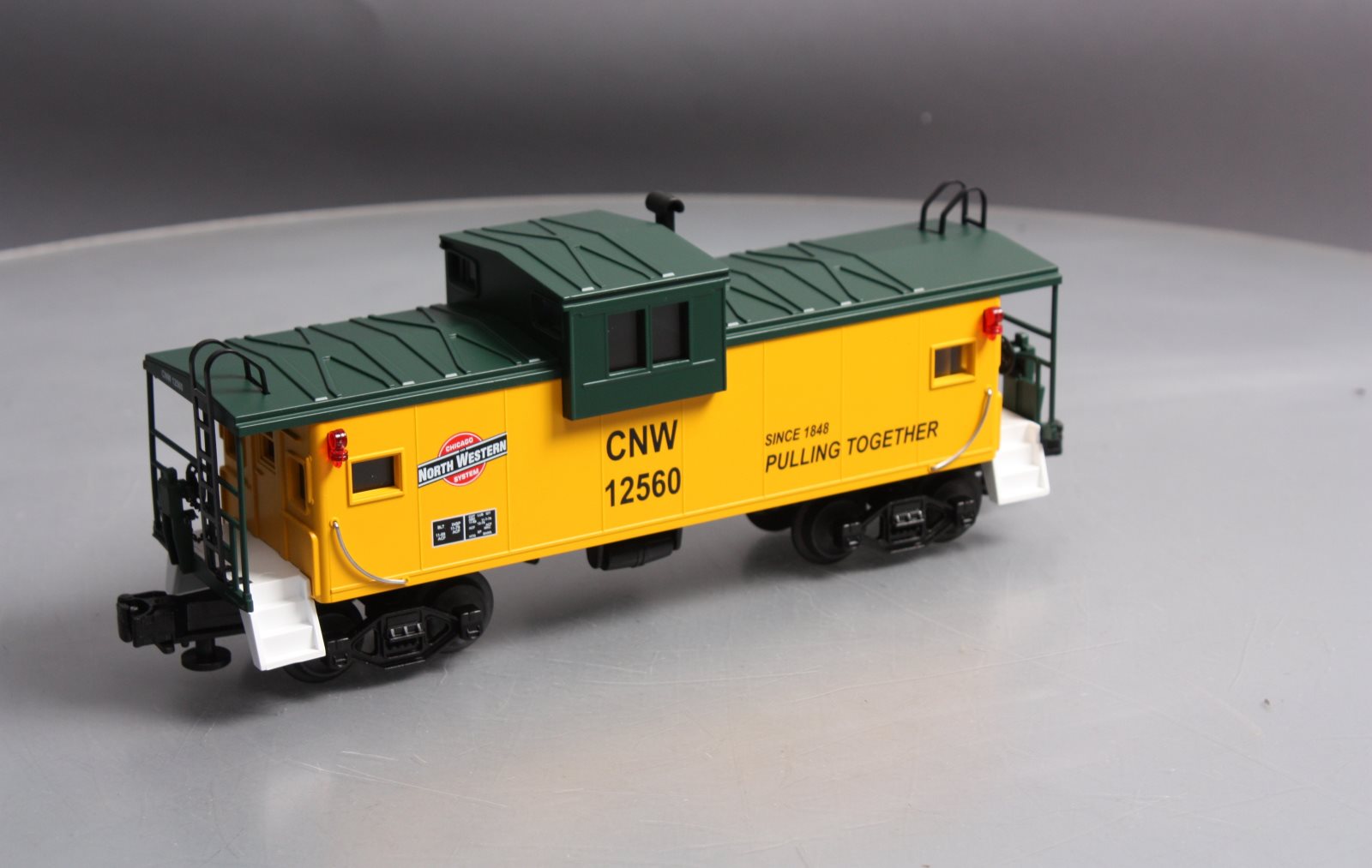 MTH 20-91011 O Gauge Chicago and Northwestern Extended Vision Caboose #12560 LN/Box