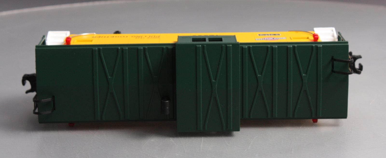 MTH 20-91011 O Gauge Chicago and Northwestern Extended Vision Caboose #12560 LN/Box