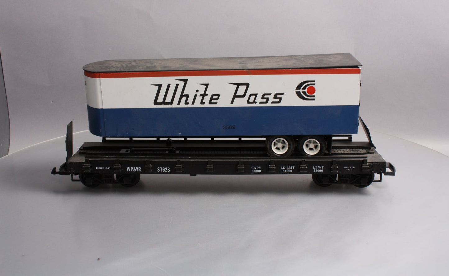 USA Trains R17020 G White Pass and Yukon Piggy Back Flat Car