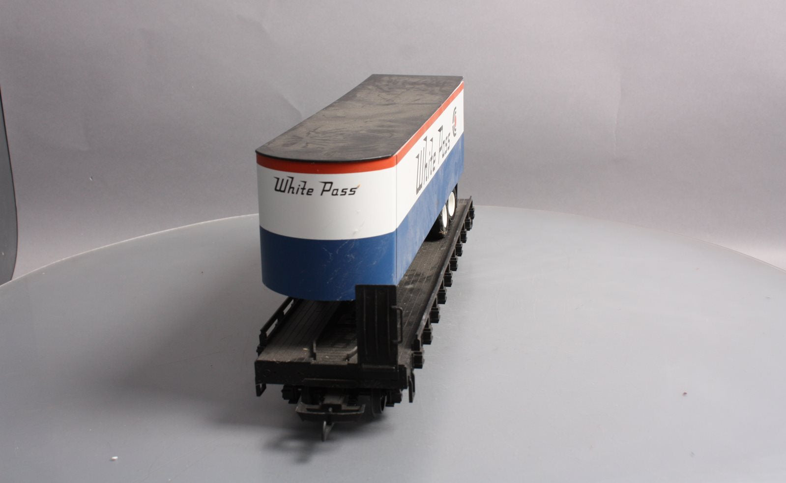 USA Trains R17020 G White Pass and Yukon Piggy Back Flat Car