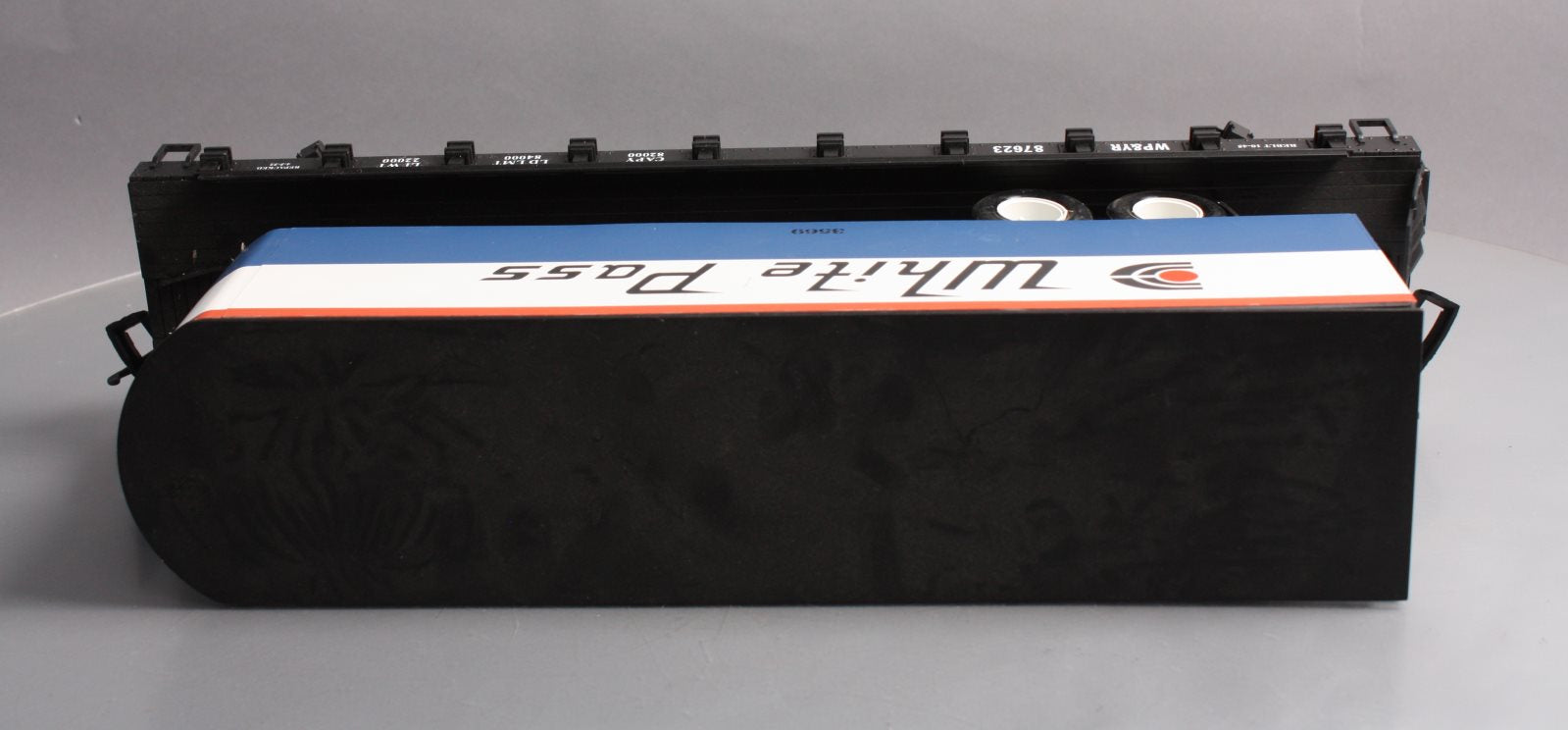 USA Trains R17020 G White Pass and Yukon Piggy Back Flat Car
