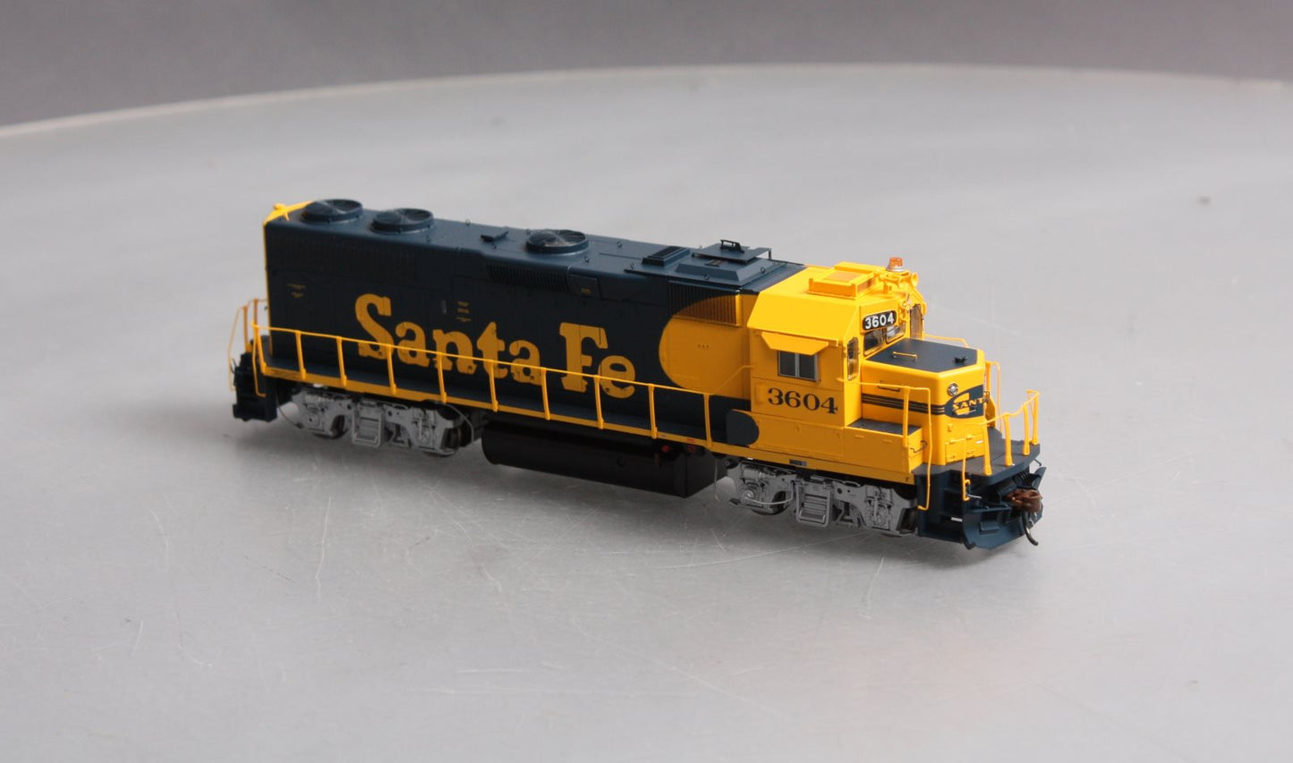 Athearn G40893 HO Santa Fe GP39-2 Phase I Diesel Locomotive w/DCC & Sound #3604