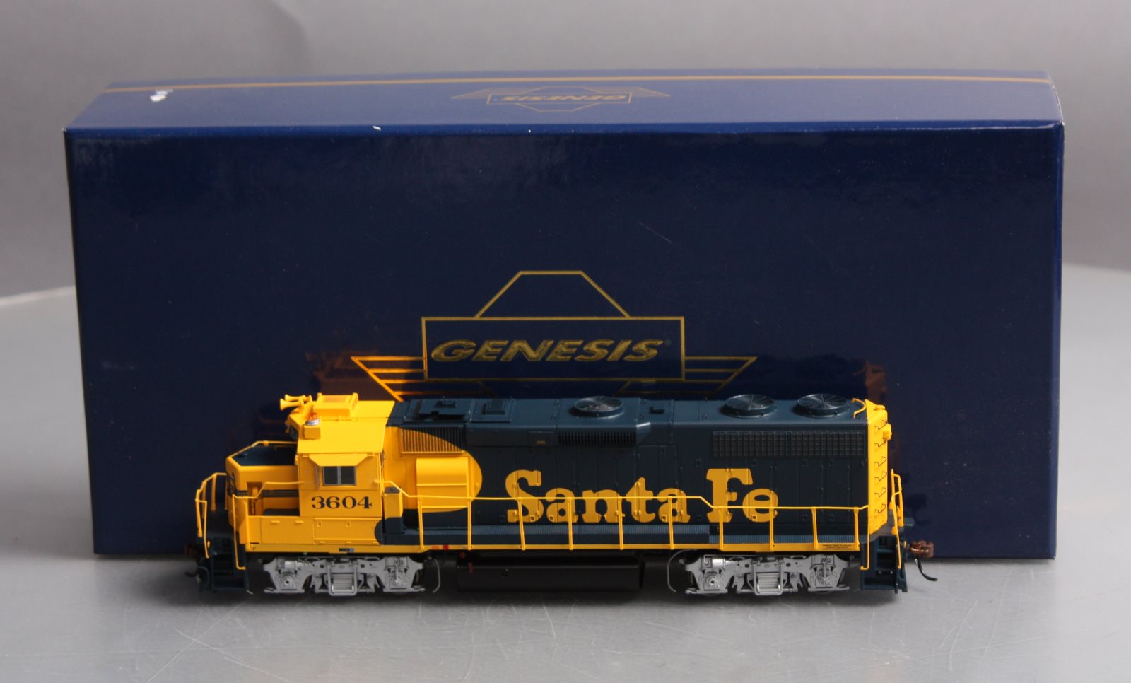 Athearn G40893 HO Santa Fe GP39-2 Phase I Diesel Locomotive w/DCC & Sound #3604