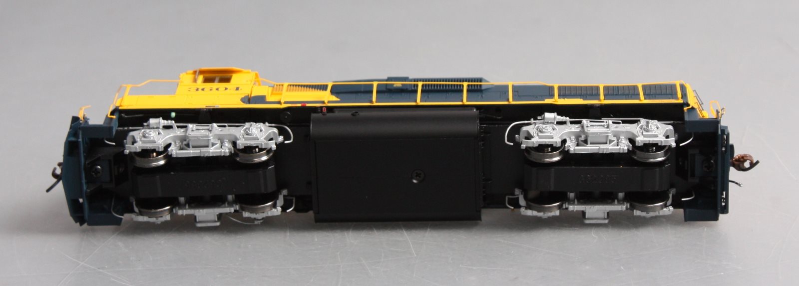 Athearn G40893 HO Santa Fe GP39-2 Phase I Diesel Locomotive w/DCC & Sound #3604