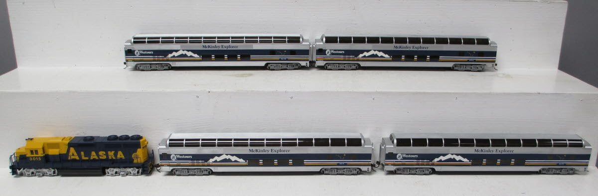 Bachmann 00624 Alaska McKinley Explorer HO Gauge Diesel Passenger Train Set