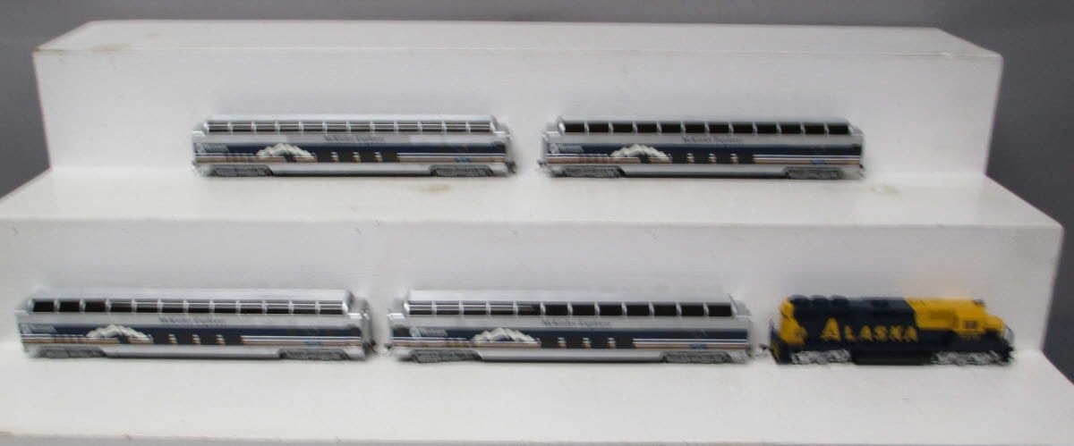 Bachmann 00624 Alaska McKinley Explorer HO Gauge Diesel Passenger Train Set