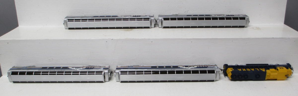 Bachmann 00624 Alaska McKinley Explorer HO Gauge Diesel Passenger Train Set