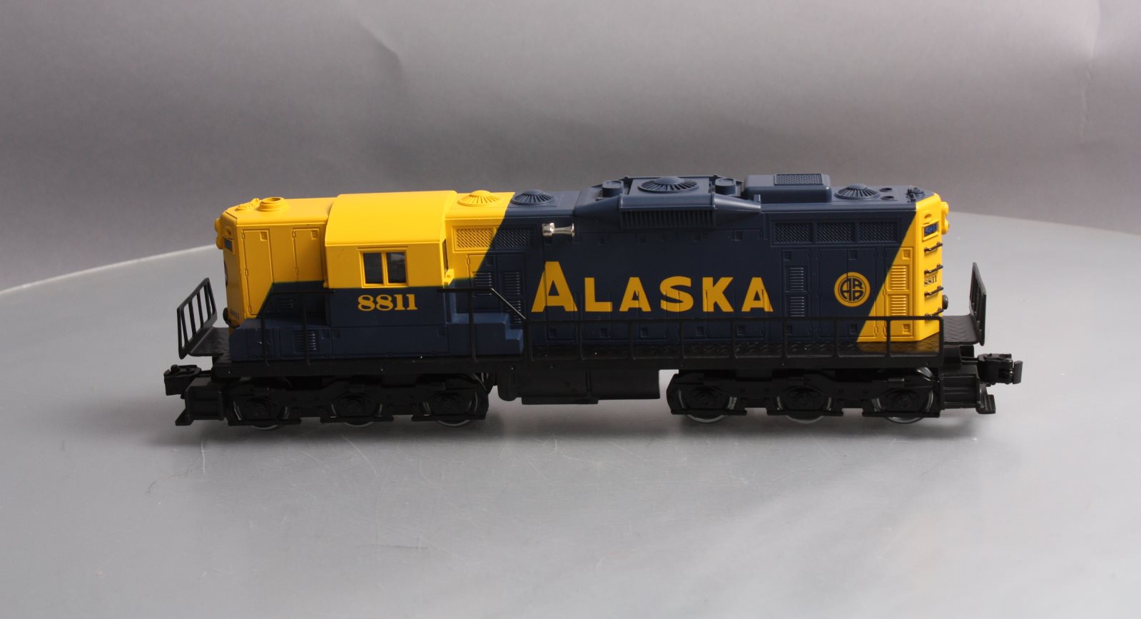 Lionel 6-18811 O Gauge Alaska SD-9 Diesel Engine #8811 LN/Box