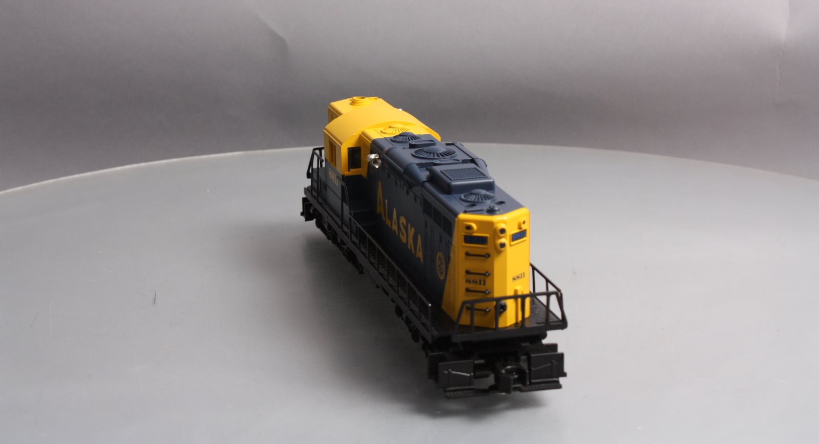 Lionel 6-18811 O Gauge Alaska SD-9 Diesel Engine #8811 LN/Box