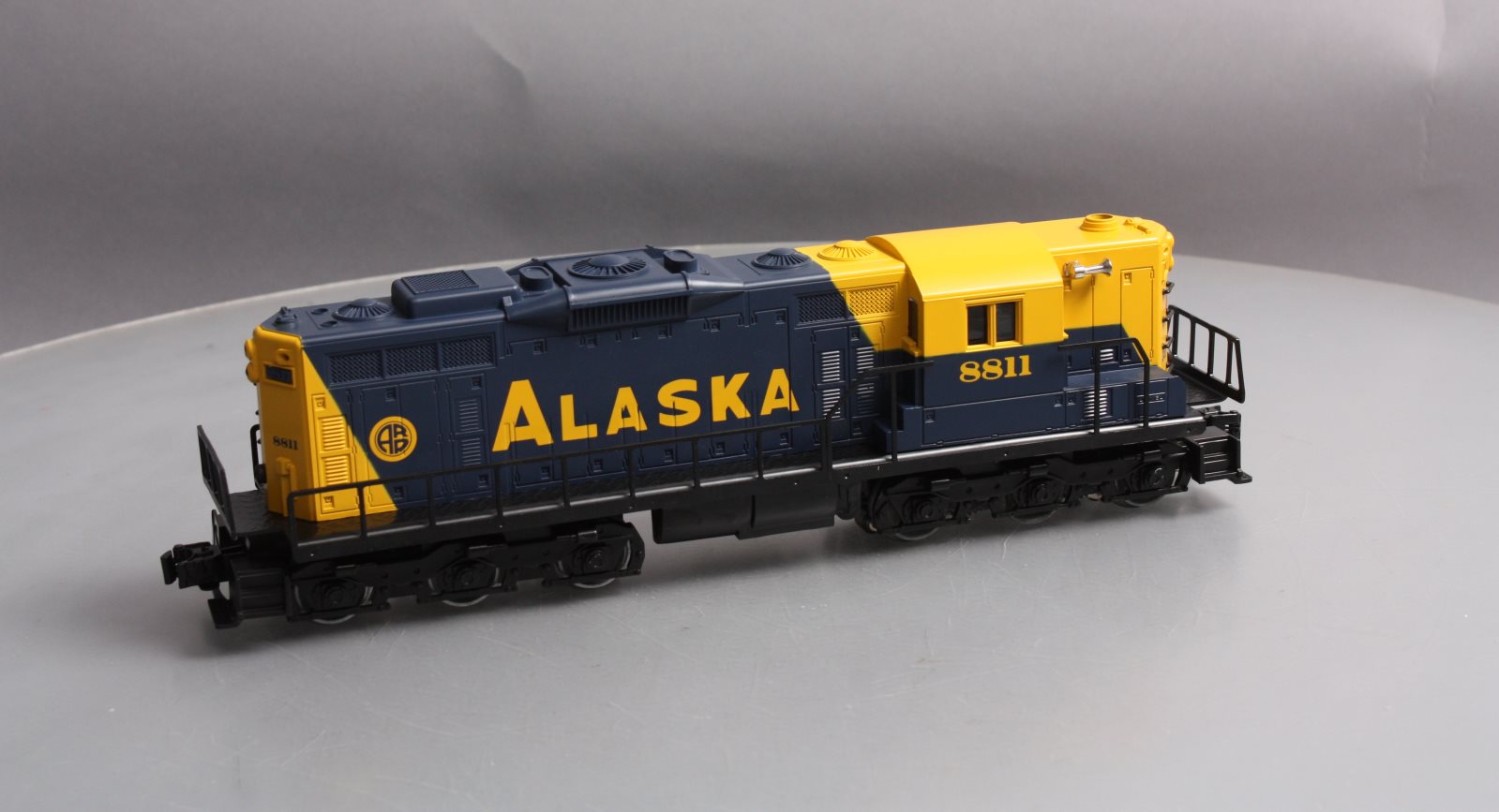 Lionel 6-18811 O Gauge Alaska SD-9 Diesel Engine #8811 LN/Box