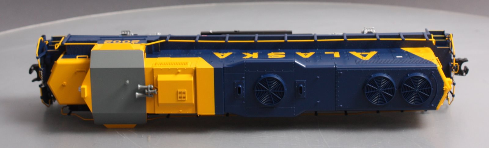 Lionel 6-28556 Alaska Non-Powered GP38-2 Diesel Locomotive #2002