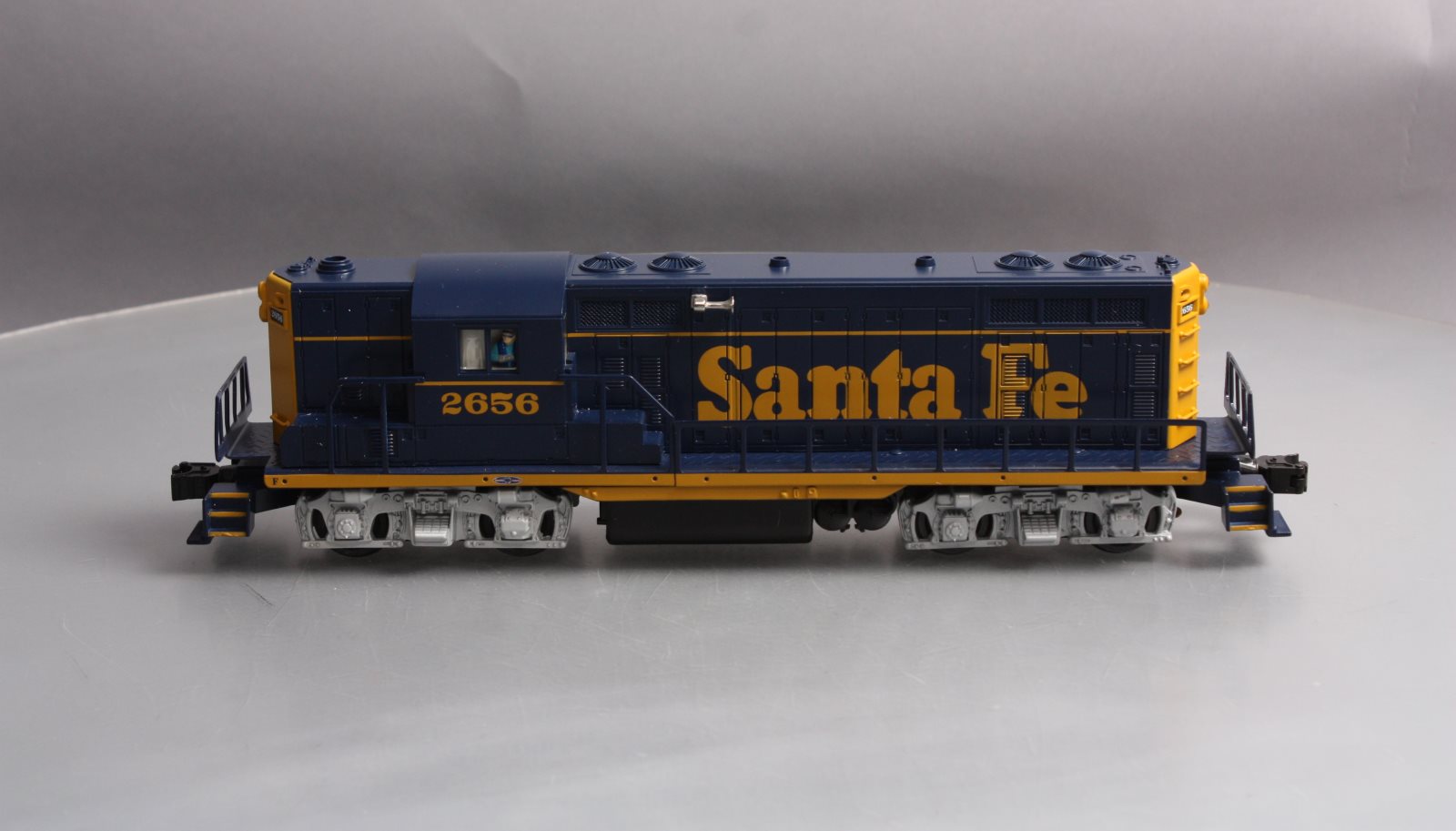 Lionel 6-38821 Santa Fe LionChief Plus GP7 Diesel Locomotive #2656