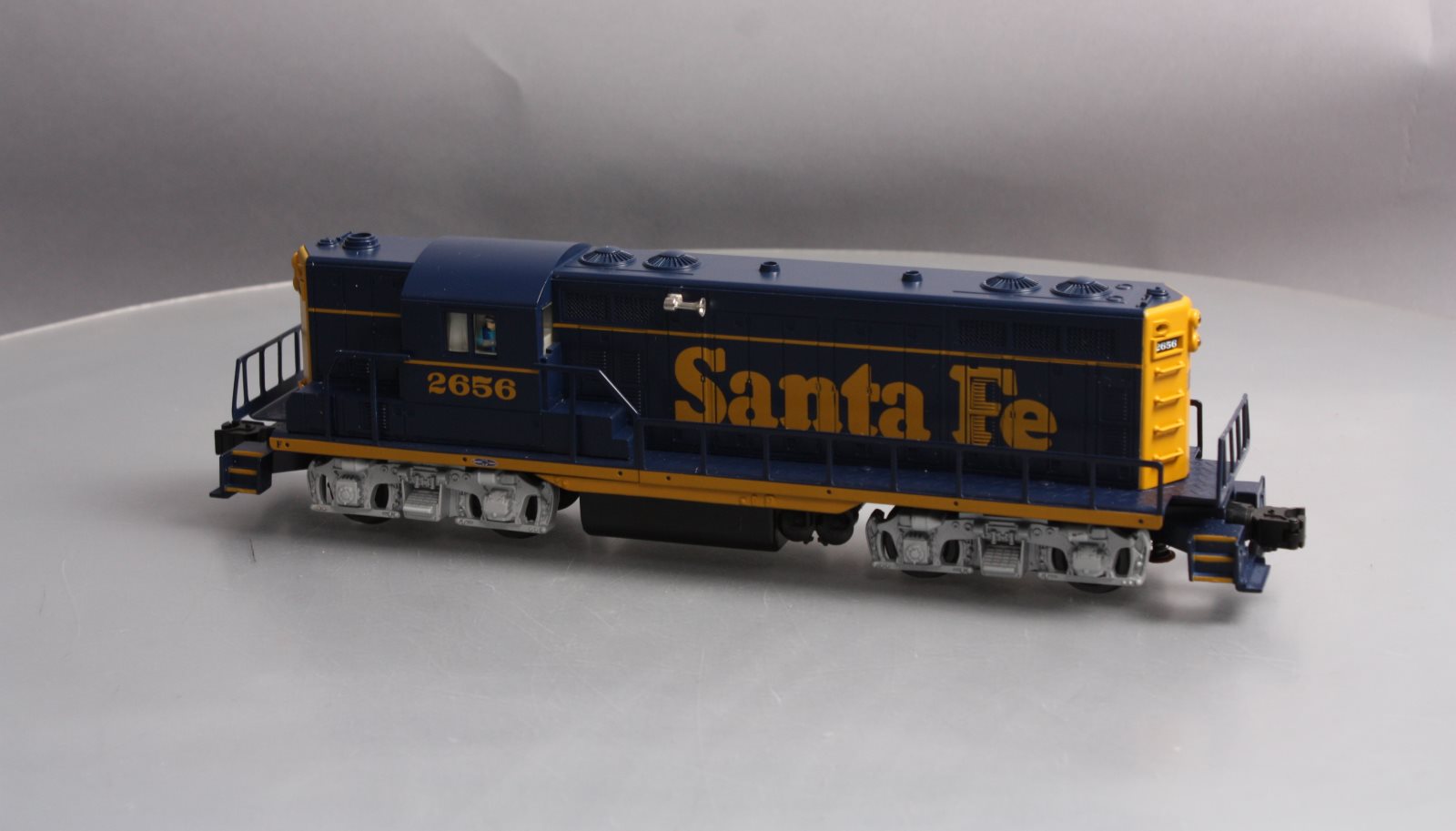 Lionel 6-38821 Santa Fe LionChief Plus GP7 Diesel Locomotive #2656