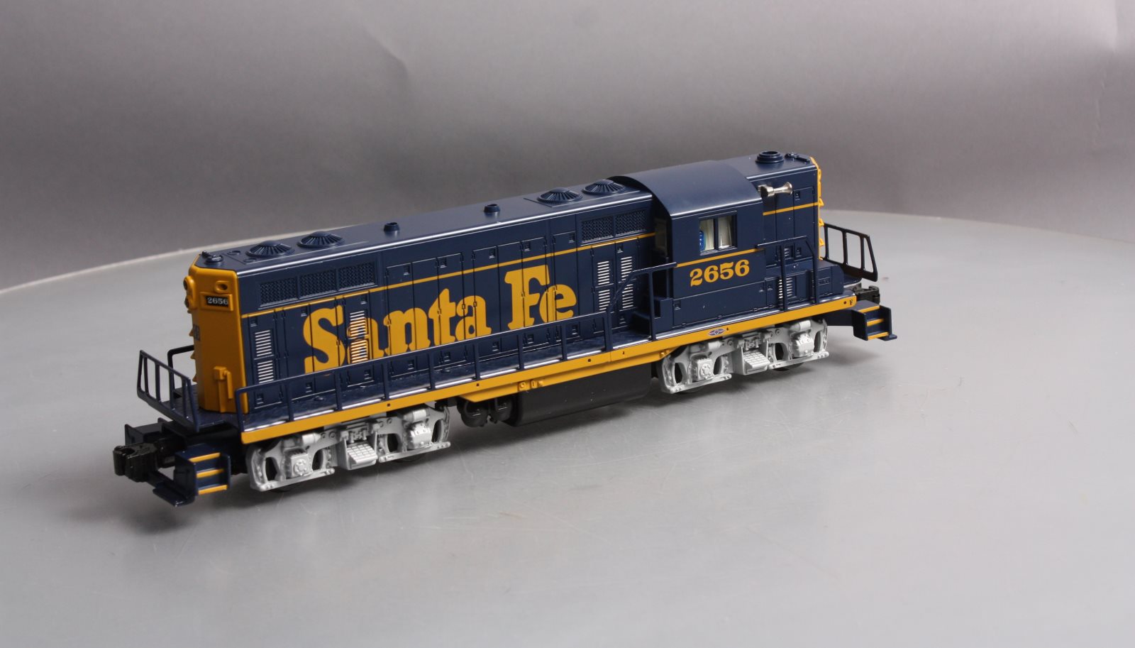 Lionel 6-38821 Santa Fe LionChief Plus GP7 Diesel Locomotive #2656