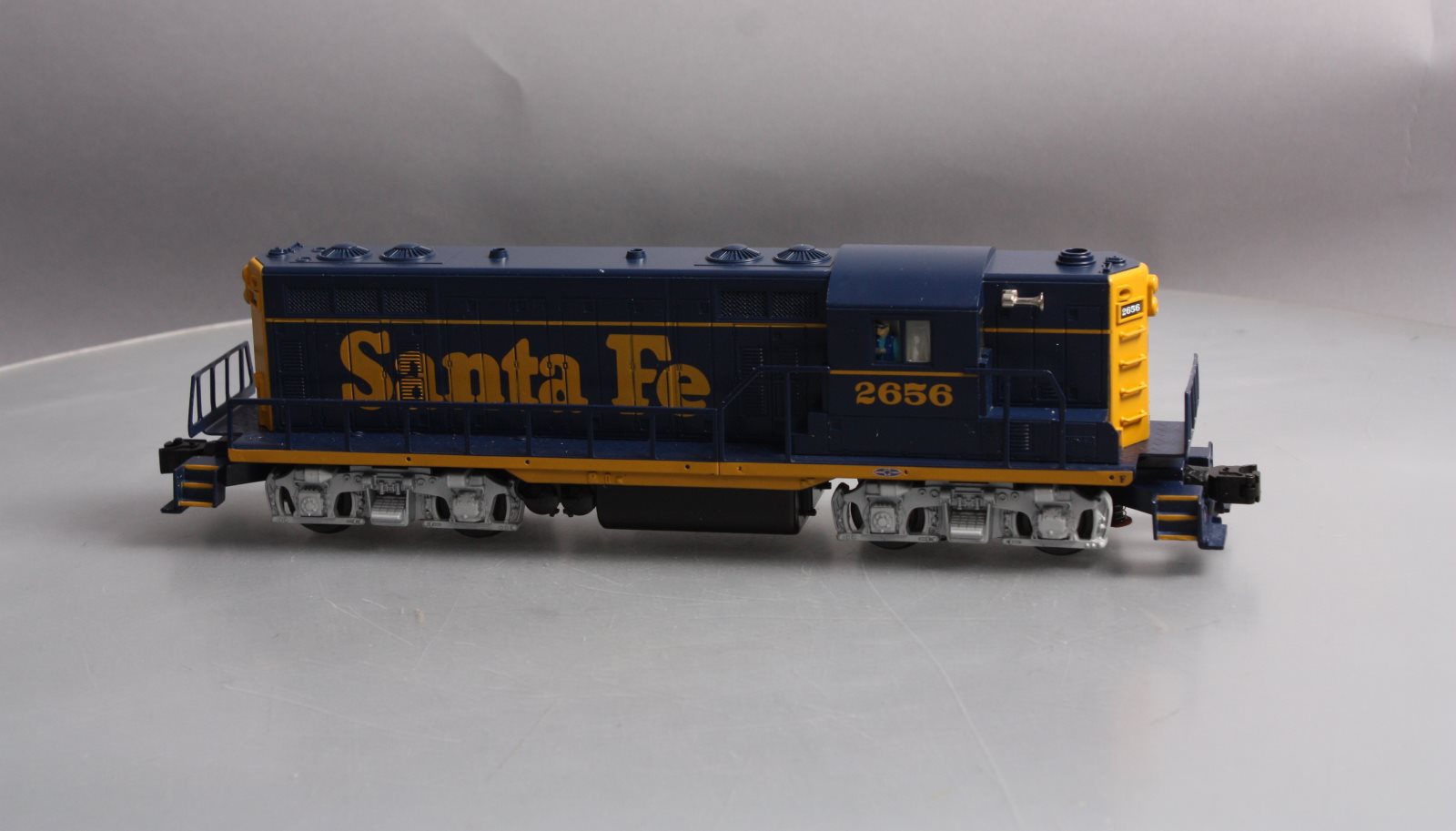 Lionel 6-38821 Santa Fe LionChief Plus GP7 Diesel Locomotive #2656