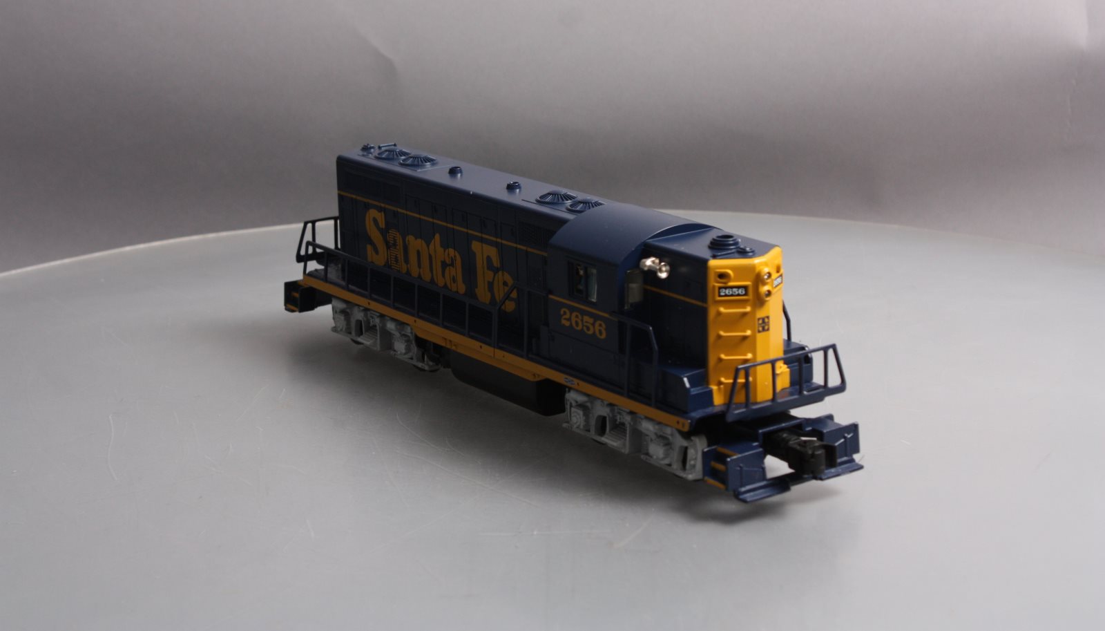 Lionel 6-38821 Santa Fe LionChief Plus GP7 Diesel Locomotive #2656