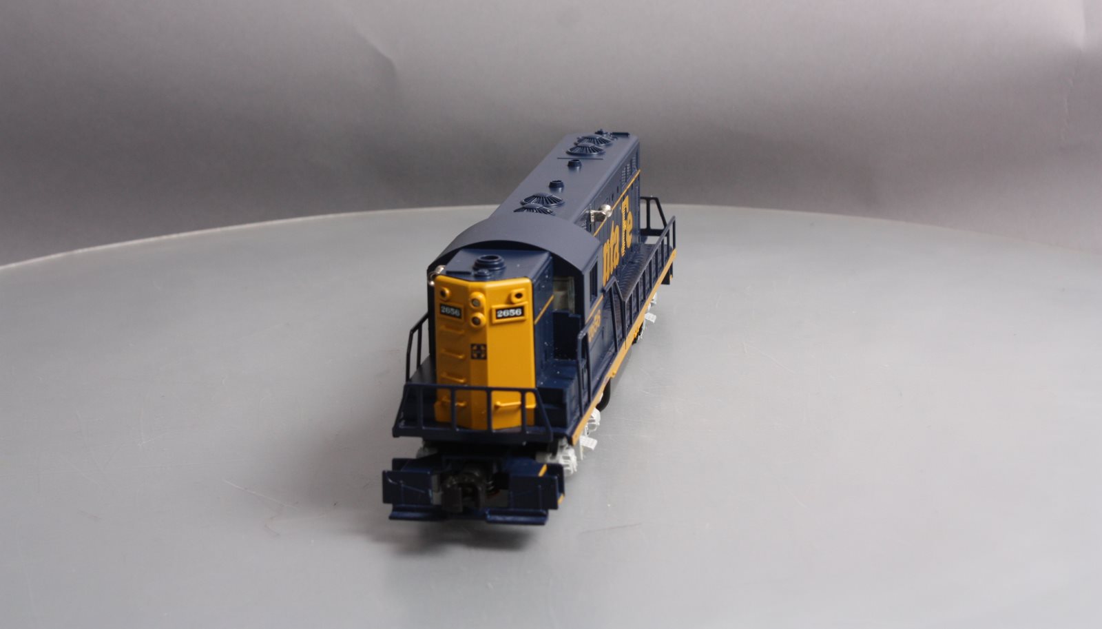 Lionel 6-38821 Santa Fe LionChief Plus GP7 Diesel Locomotive #2656