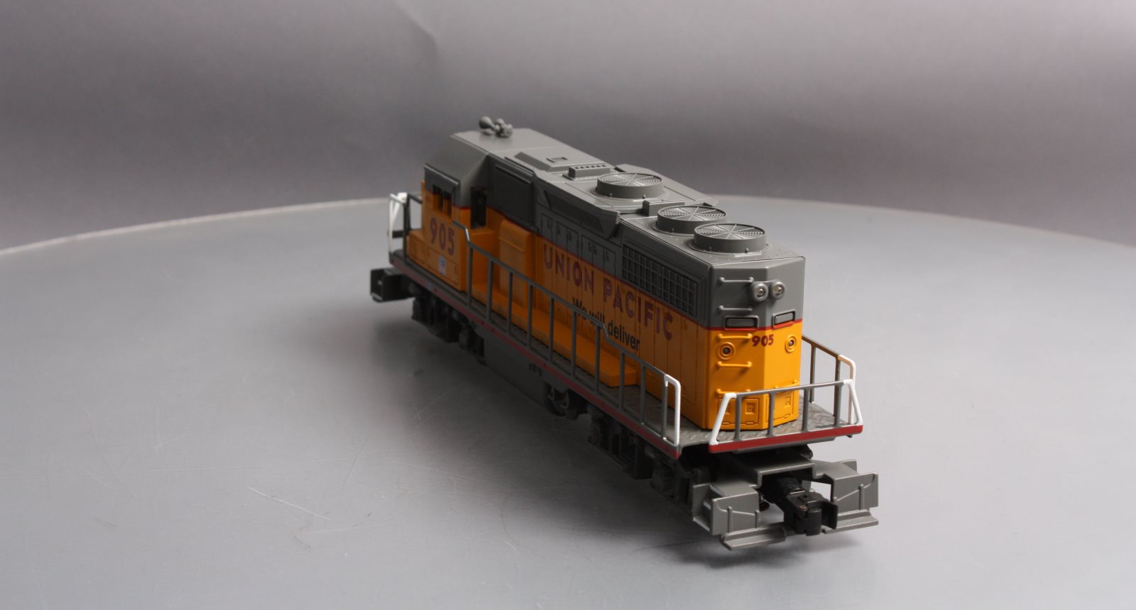 Lionel 6-82828 Union Pacific LionChief+ CSX GP38 Diesel Locomotive