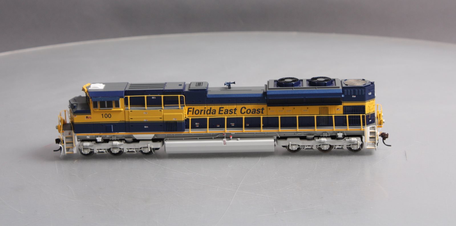 Athearn G68629 HO Florida East Coast SD70M-2 Diesel Locomotive #100 w/DCC&Sound LN/Box