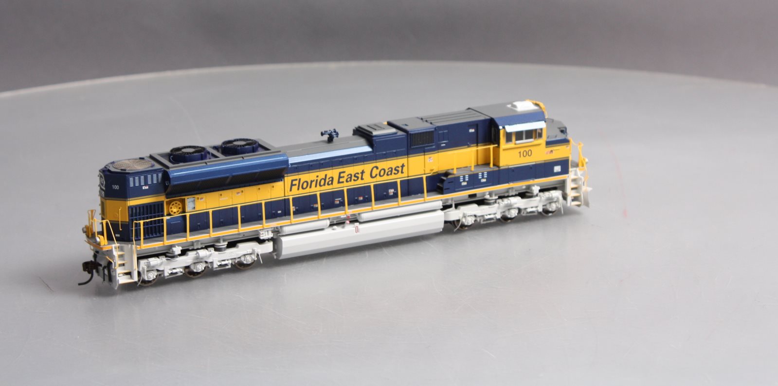 Athearn G68629 HO Florida East Coast SD70M-2 Diesel Locomotive #100 w/DCC&Sound LN/Box
