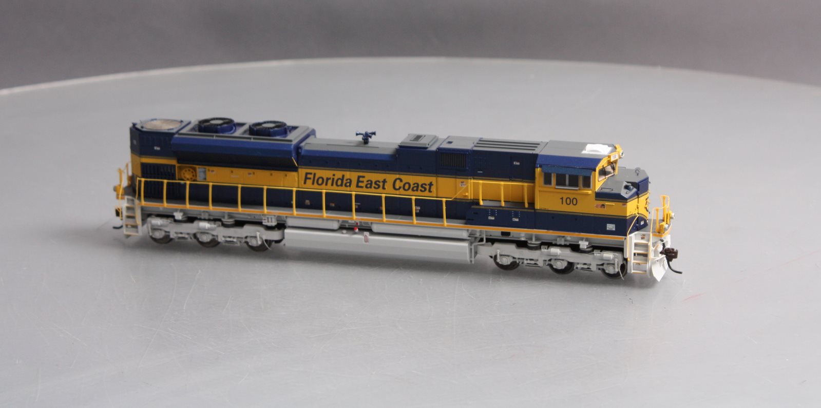 Athearn G68629 HO Florida East Coast SD70M-2 Diesel Locomotive #100 w/DCC&Sound LN/Box