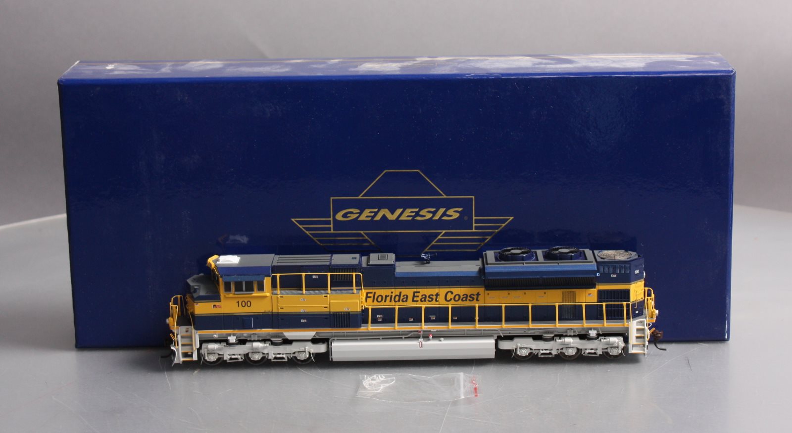 Athearn G68629 HO Florida East Coast SD70M-2 Diesel Locomotive #100 w/DCC&Sound LN/Box
