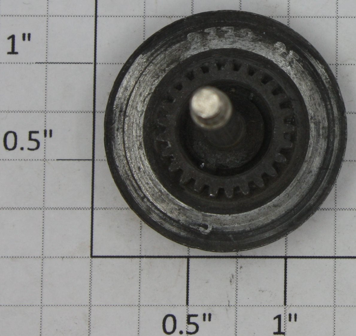 Lionel 2332-130 Gear End Wheel with Axle