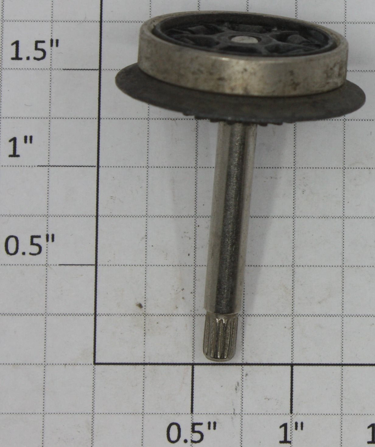Lionel 2332-130 Gear End Wheel with Axle