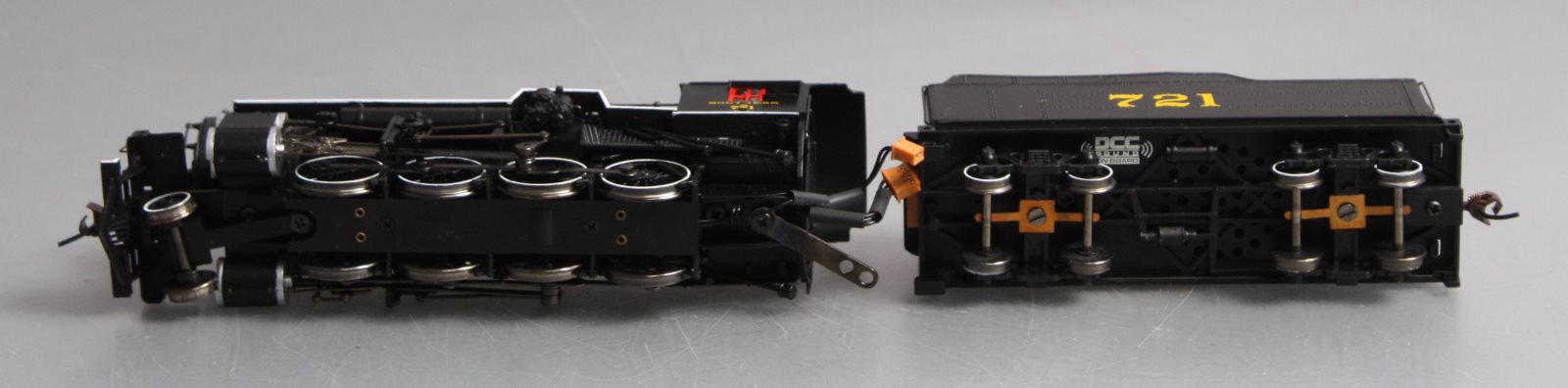 Bachmann 84503 HO Southern 2-8-0 Steam Locomotive & Tender w/DCC & Sound #721