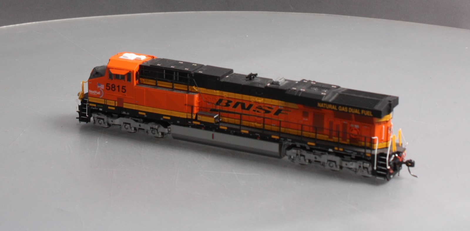 Athearn G69743 HO Scale BNSF ES44AC Diesel Locomotive #5815