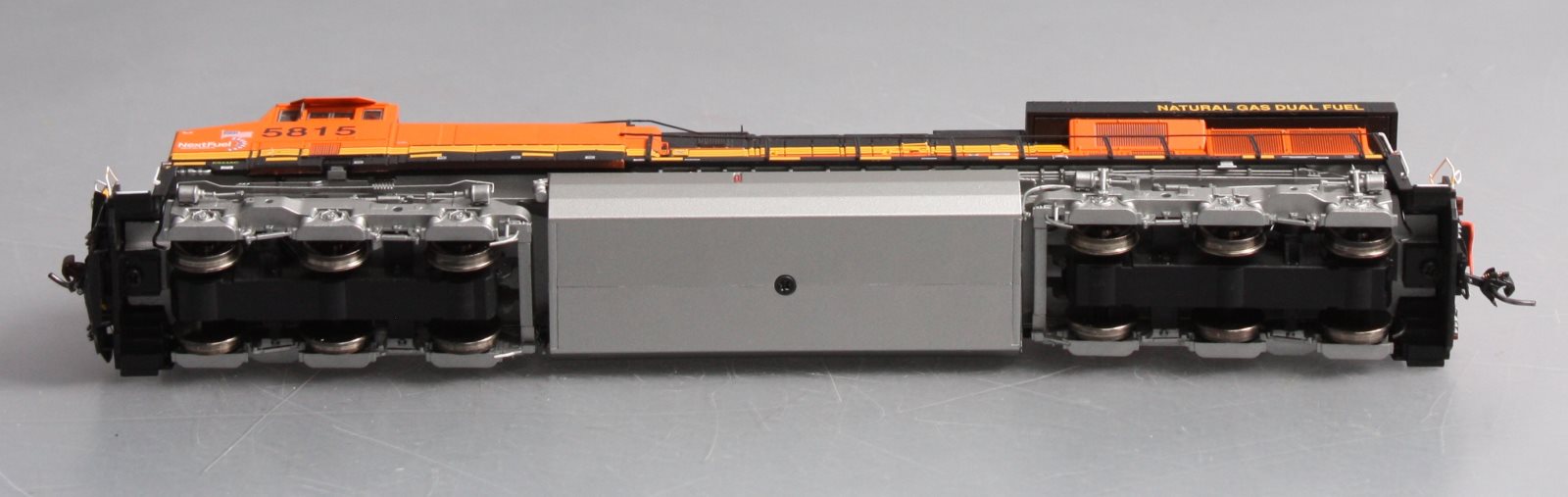 Athearn G69743 HO Scale BNSF ES44AC Diesel Locomotive #5815