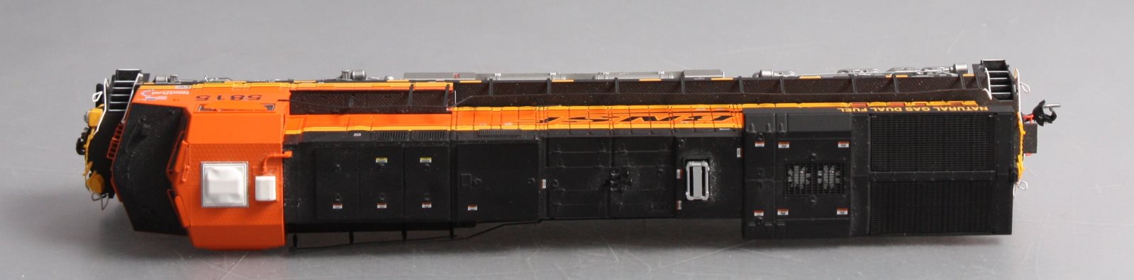 Athearn G69743 HO Scale BNSF ES44AC Diesel Locomotive #5815