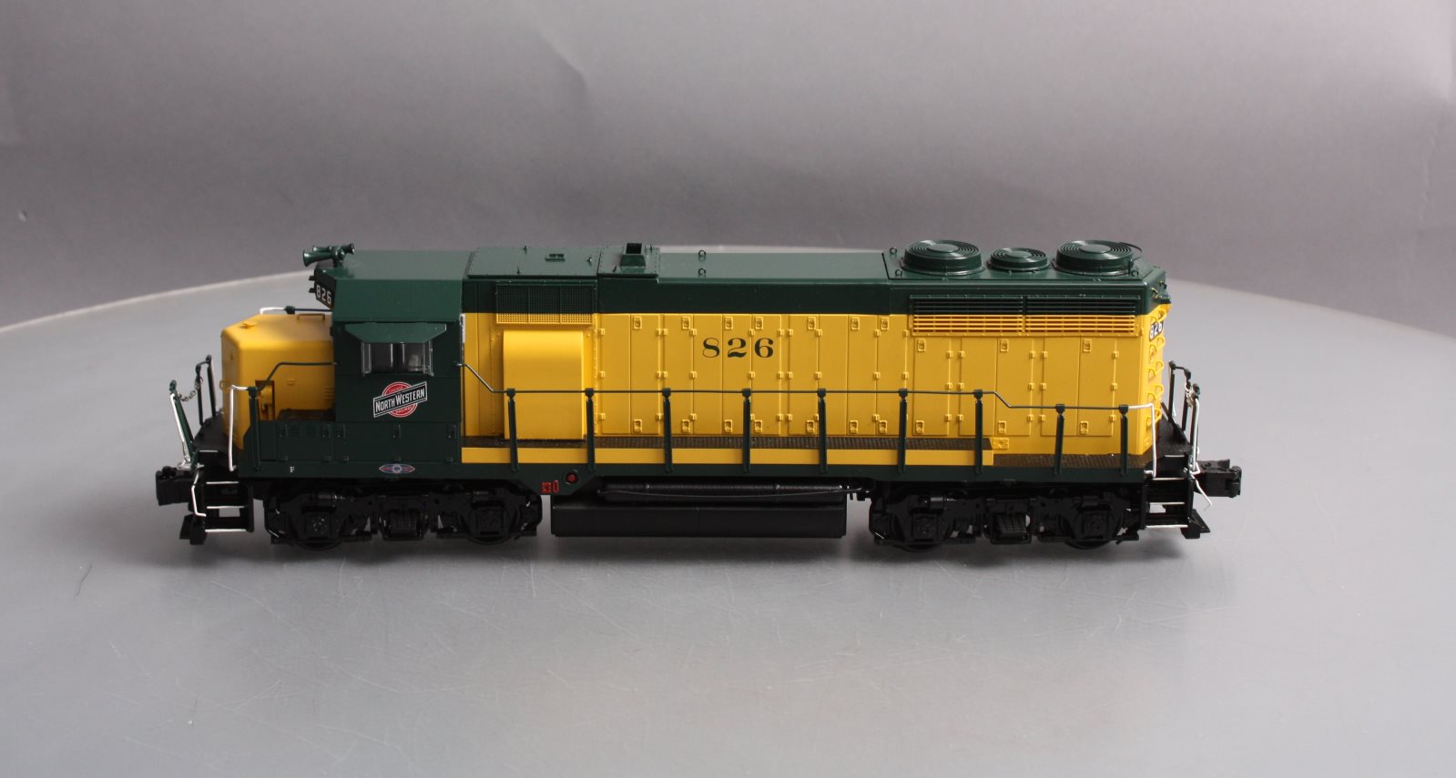 Lionel 1933351 O Chicago & North Western Legacy GP35 Diesel Locomotive #826