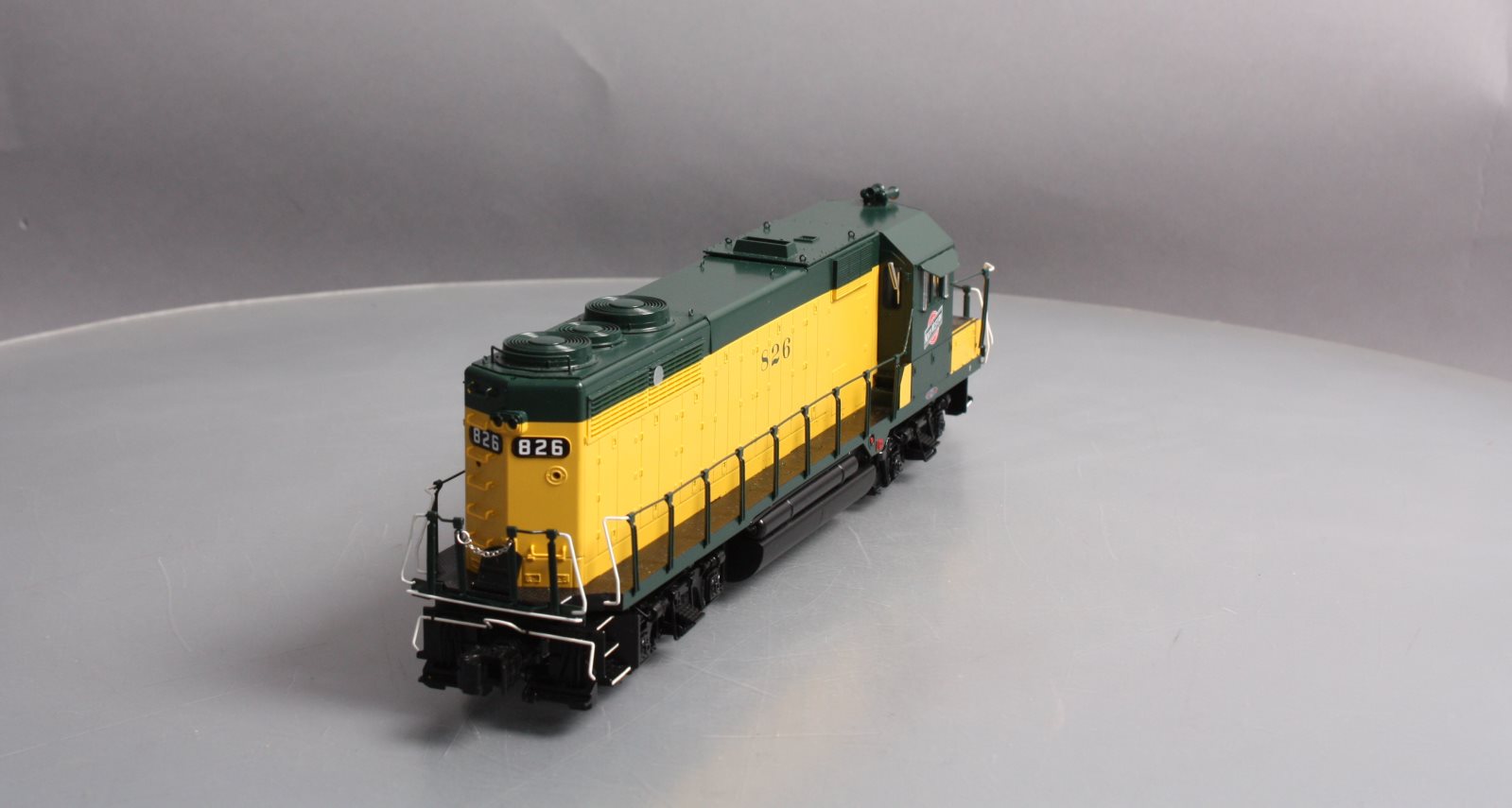 Lionel 1933351 O Chicago & North Western Legacy GP35 Diesel Locomotive #826 LN/Box