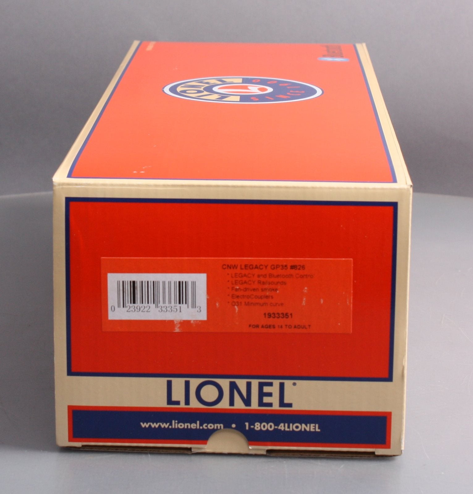 Lionel 1933351 O Chicago & North Western Legacy GP35 Diesel Locomotive #826