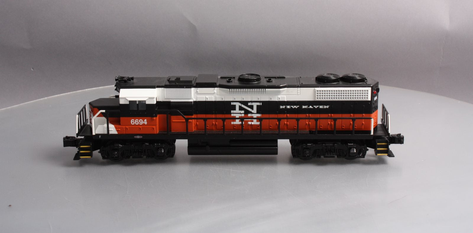 Williams 21209 O Gauge New Haven EMD GP38 Diesel Locomotive LN/Box