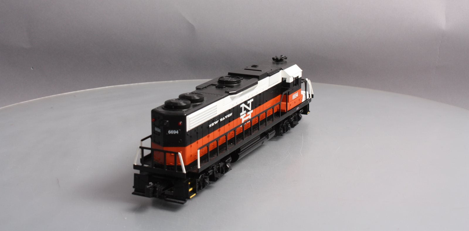 Williams 21209 O Gauge New Haven EMD GP38 Diesel Locomotive LN/Box