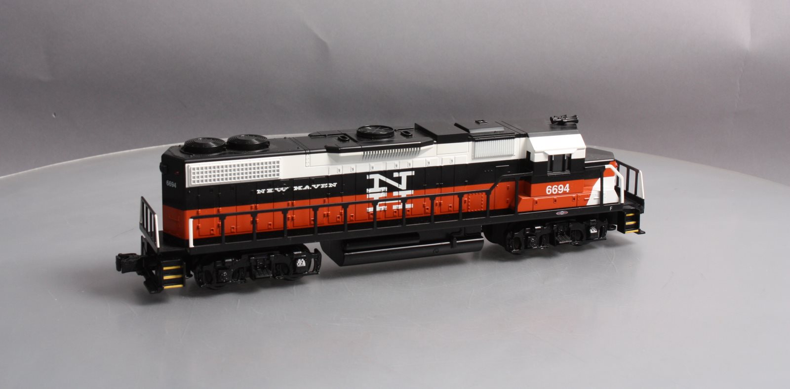 Williams 21209 O Gauge New Haven EMD GP38 Diesel Locomotive LN/Box