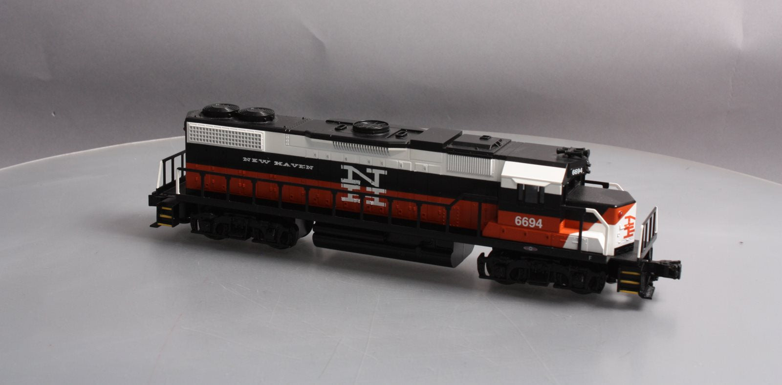 Williams 21209 O Gauge New Haven EMD GP38 Diesel Locomotive LN/Box