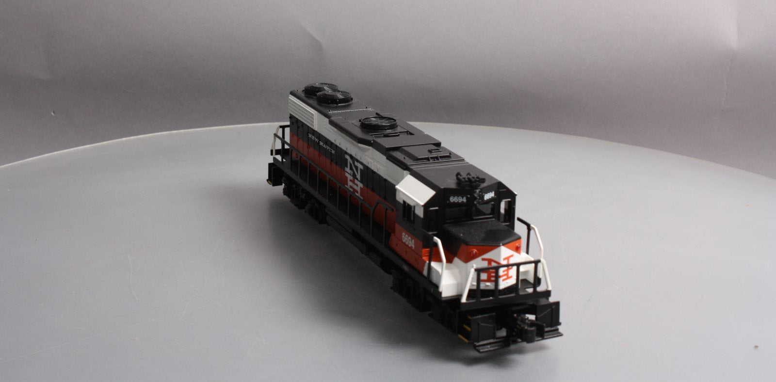 Williams 21209 O Gauge New Haven EMD GP38 Diesel Locomotive LN/Box