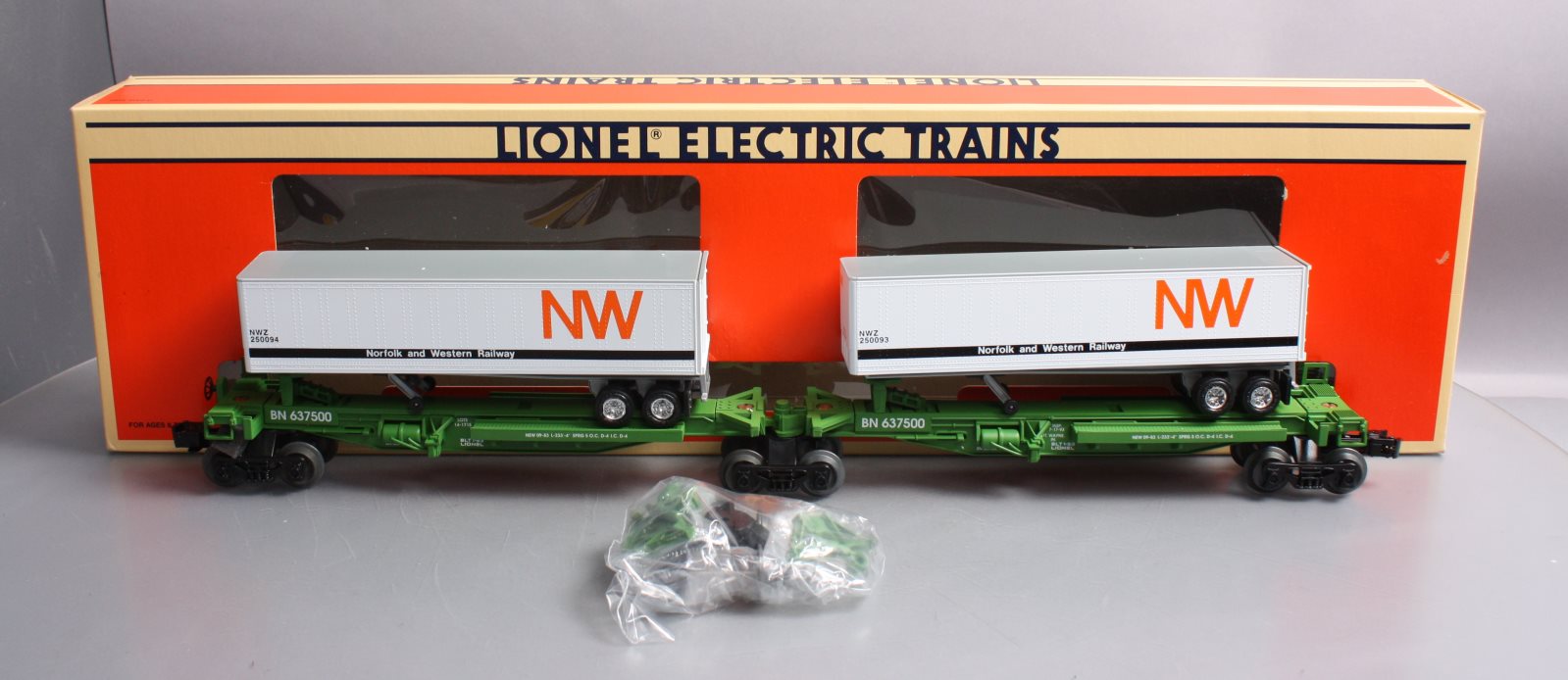 Lionel 6-52014 O Gauge Burlington Northern TTUX Flat Car with Trailers LN/Box
