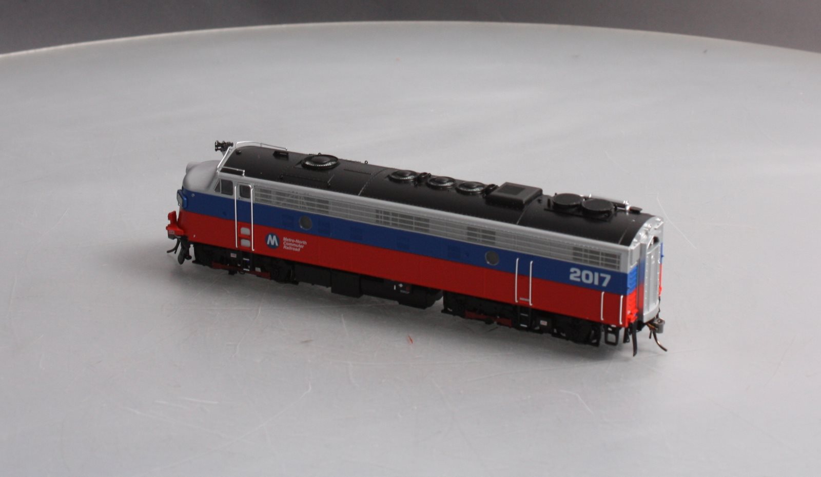 Rapido Trains 14108 HO Metro North EMD FL9 Rebuilt Diesel Locomotive #2017