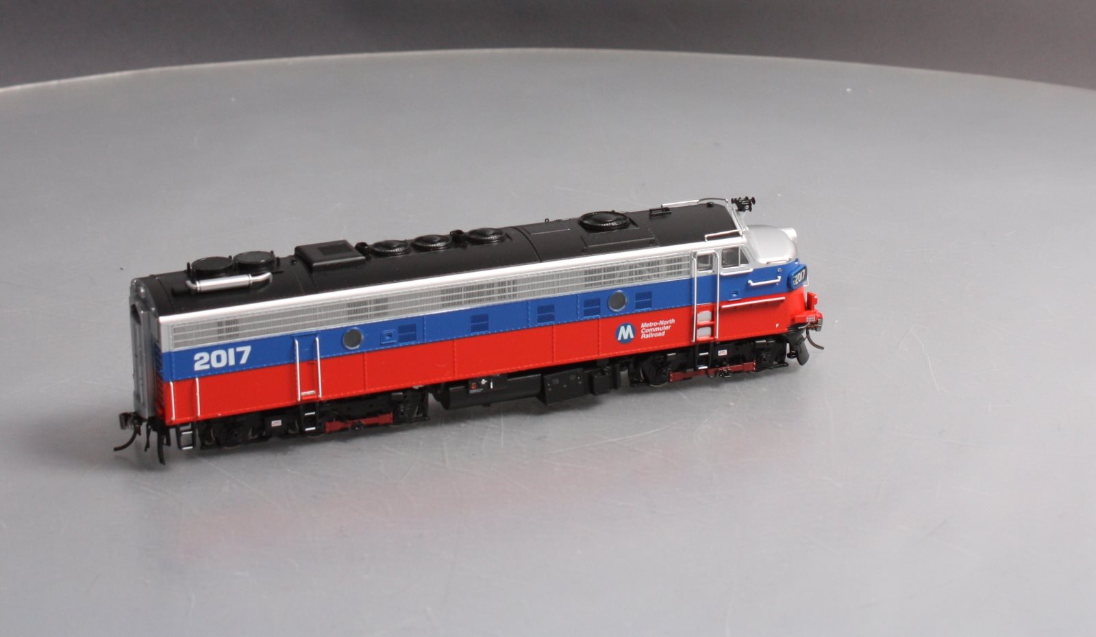 Rapido Trains 14108 HO Metro North EMD FL9 Rebuilt Diesel Locomotive #2017
