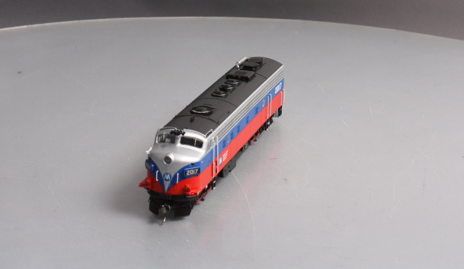 Rapido Trains 14108 HO Metro North EMD FL9 Rebuilt Diesel Locomotive #2017