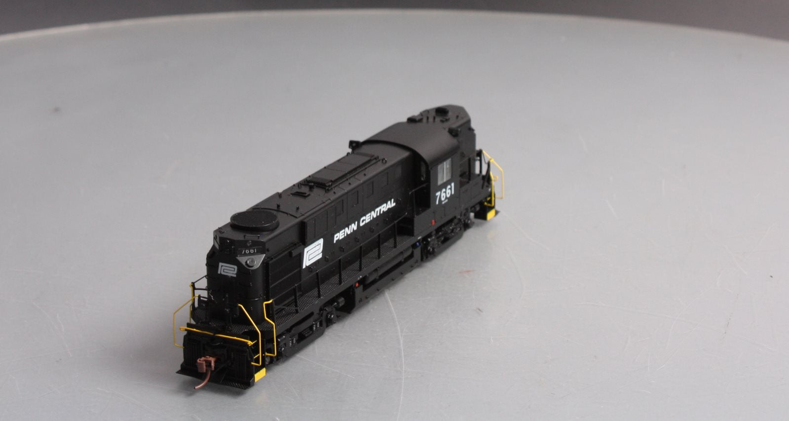 Rapido Trains 31534 HO Penn Central Alco RS-11 Diesel Locomotive #7661