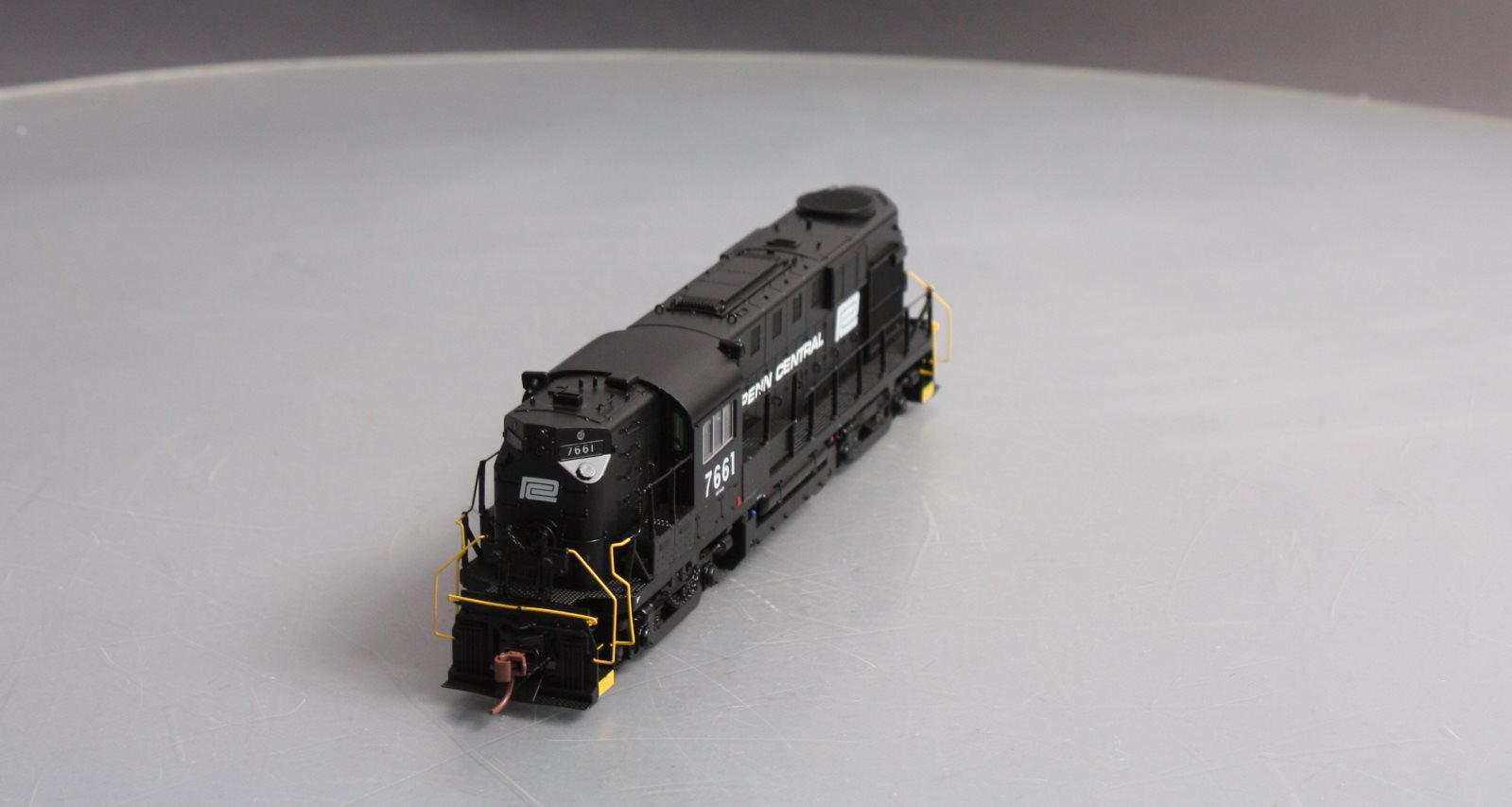 Rapido Trains 31534 HO Penn Central Alco RS-11 Diesel Locomotive #7661